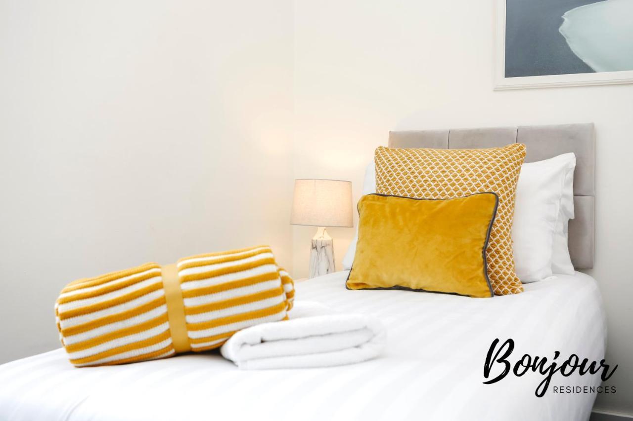 Bright New Town 2Br-1Ba, 1 Min To George St By Bonjour Residences เอดินบะระ ภายนอก รูปภาพ